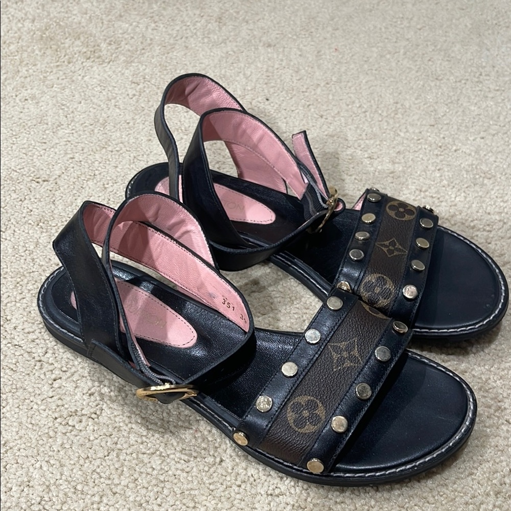 Louis Vuitton sandles, excellent used